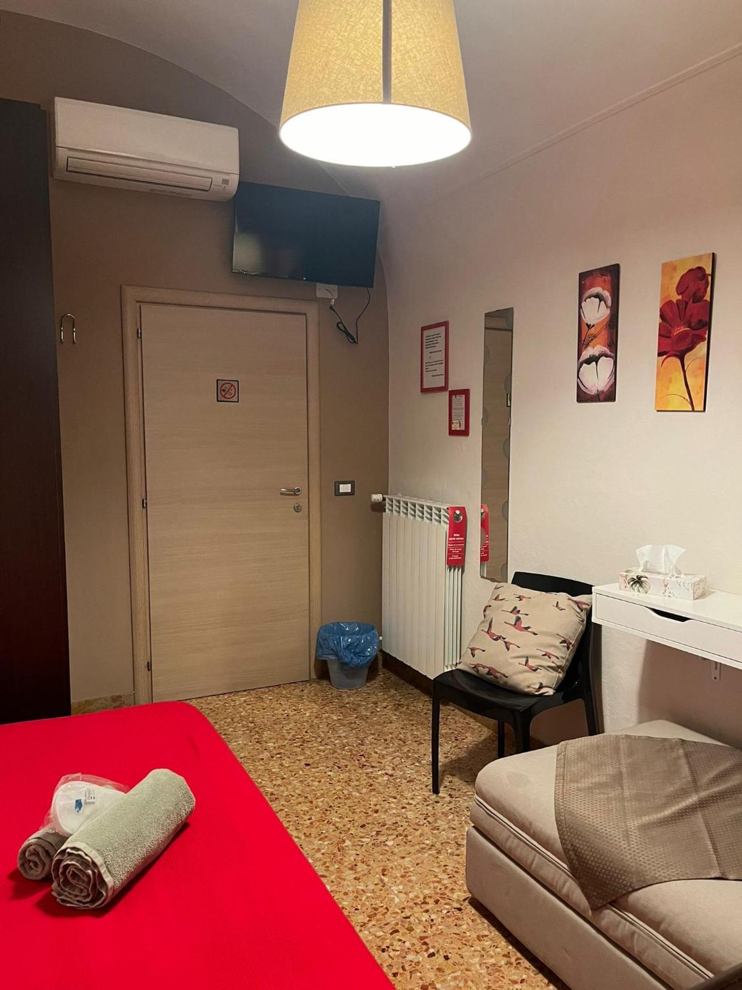 Single Room with Private External Bathroom