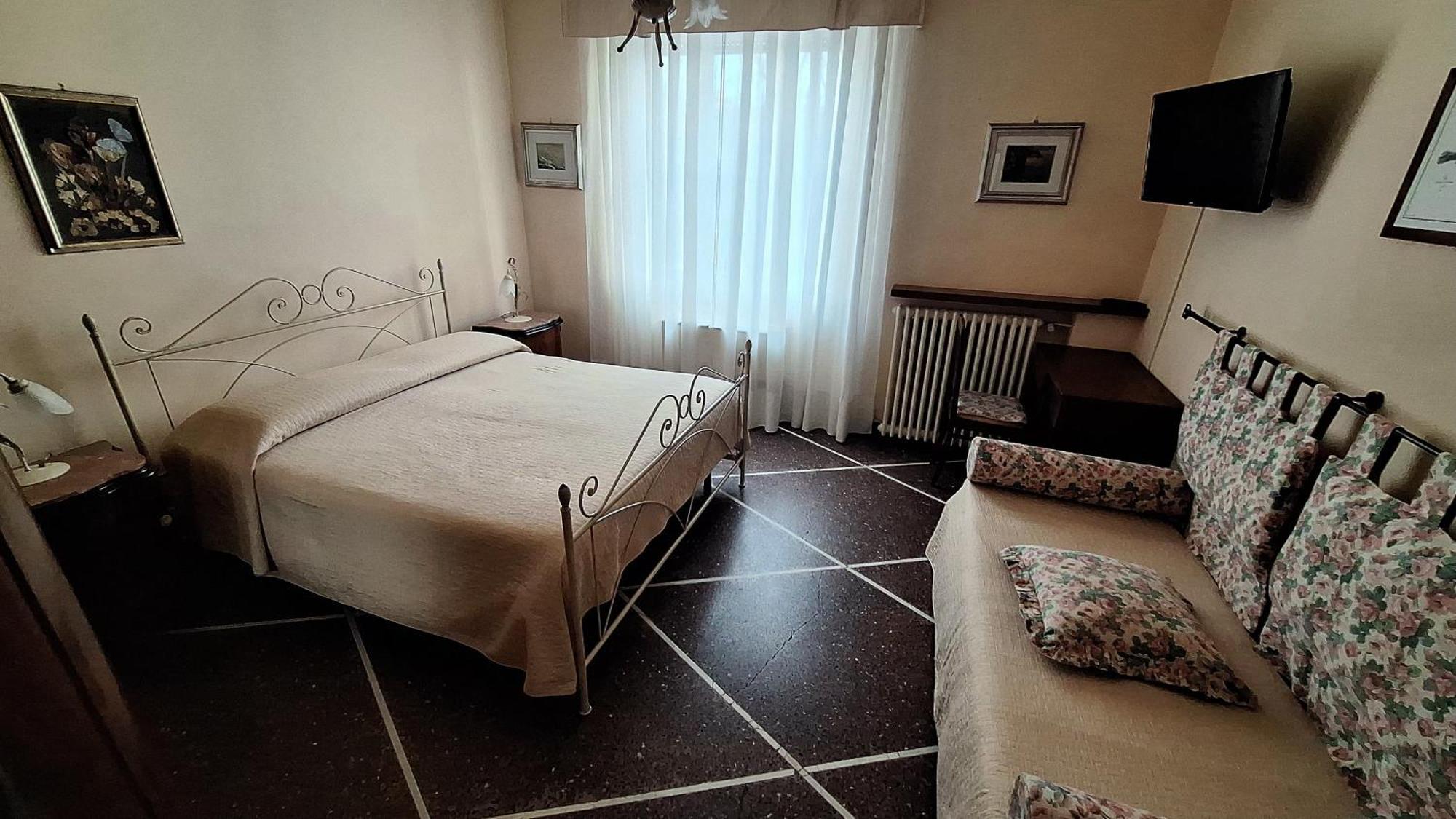 Double Room with Private External Bathroom