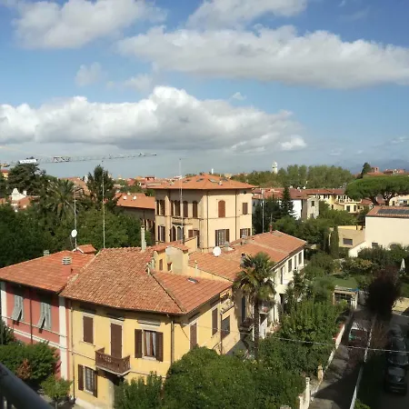 Treehouse - Spacious Private Rooms In Central Pisa Near Station & Airport-3